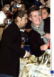 Колин Фаррелл, Оливер Стоун, Анджелина Джоли (Colin Farrell, Oliver Stone, Angelina Jolie) premiere of Alexander at the Odeon Leicester Square, London, 05.02.2004 (112xHQ) ZTTJGYMy